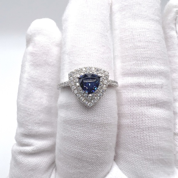 Sale $20 Firm! Sterling Silver Trillion Shape Tanzanite Cz and Clear Cz Ring - Picture 11 of 16